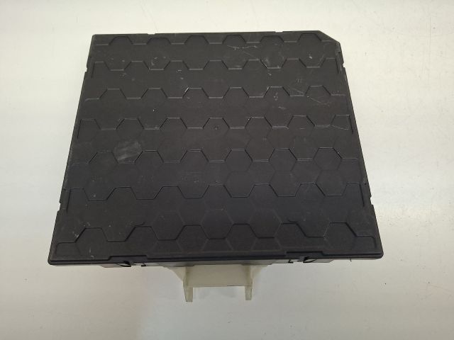 bontott VW GOLF VII Biztosítéktábla Utastér