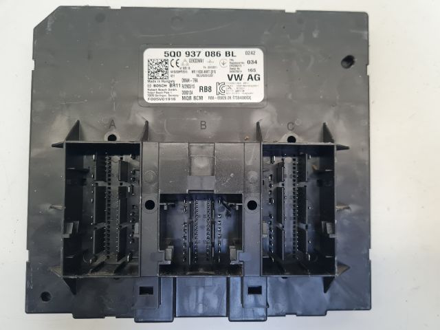 bontott VW GOLF VII Biztosítéktábla Utastér