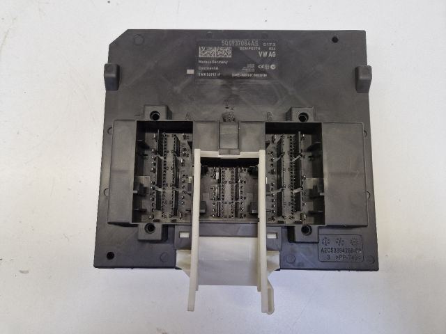 bontott VW GOLF VII Biztosítéktábla Utastér