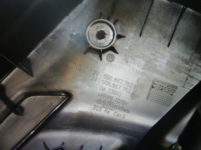 bontott VW GOLF VII Csomagtartó Burkolat (Műanyag)