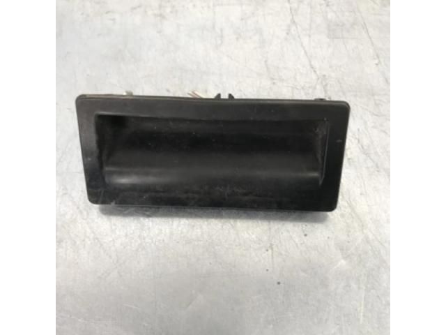 bontott VW GOLF VII Csomagtér Nyitó Kar / Gomb