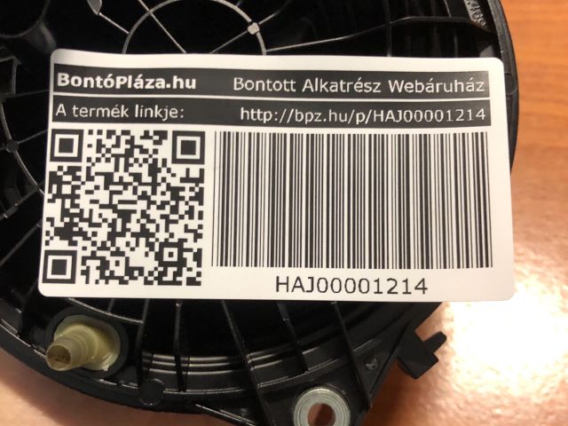 bontott VW GOLF VII Csomagtér Nyitó Kar / Gomb