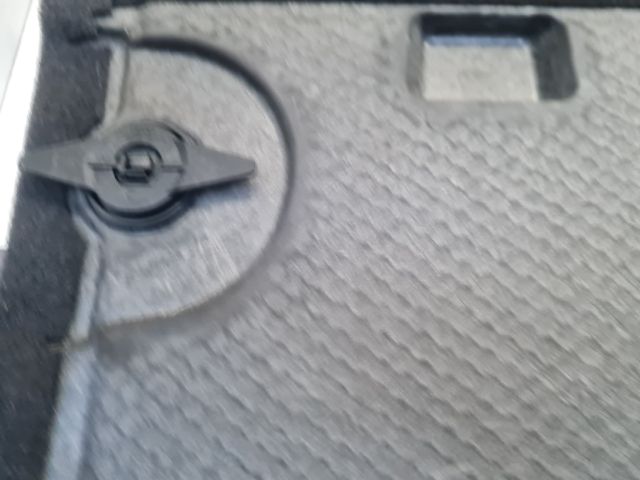 bontott VW GOLF VII Csomagtér Tálca