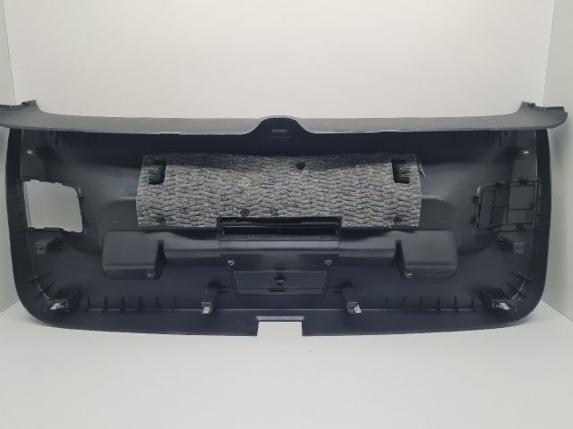 bontott VW GOLF VII Csomagtérajtó Burkolat Alsó