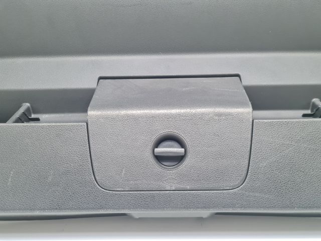 bontott VW GOLF VII Csomagtérajtó Burkolat Alsó