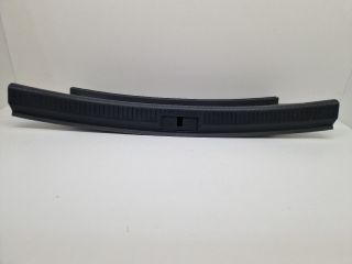 bontott VW GOLF VII Csomagtérajtó Burkolat Alsó