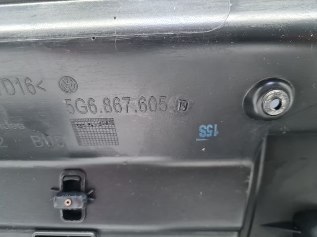 bontott VW GOLF VII Csomagtérajtó Burkolat Alsó