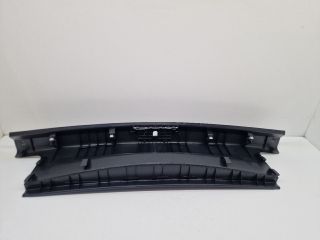 bontott VW GOLF VII Csomagtérajtó Burkolat Alsó