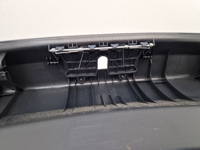 bontott VW GOLF VII Csomagtérajtó Burkolat Alsó