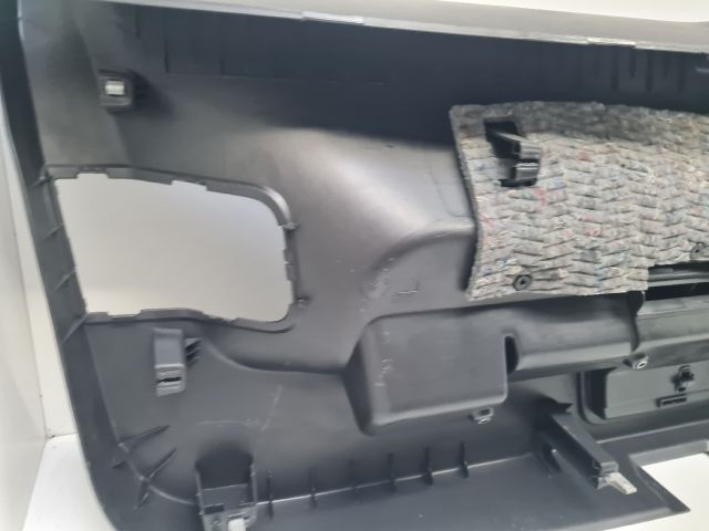 bontott VW GOLF VII Csomagtérajtó Burkolat Alsó