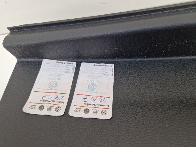 bontott VW GOLF VII Csomagtérajtó Burkolat Alsó