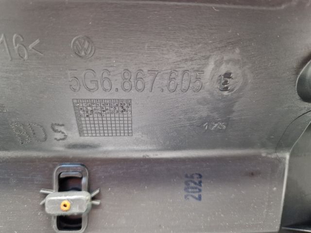 bontott VW GOLF VII Csomagtérajtó Burkolat Felső