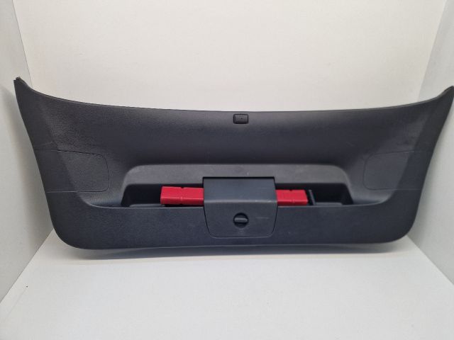 bontott VW GOLF VII Csomagtérajtó Burkolat Felső