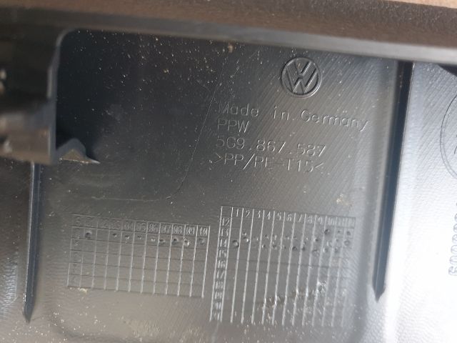 bontott VW GOLF VII Csomagtérajtó Burkolat Felső