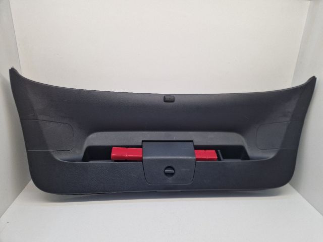 bontott VW GOLF VII Csomagtérajtó Burkolat Felső