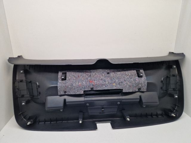 bontott VW GOLF VII Csomagtérajtó Burkolat Felső