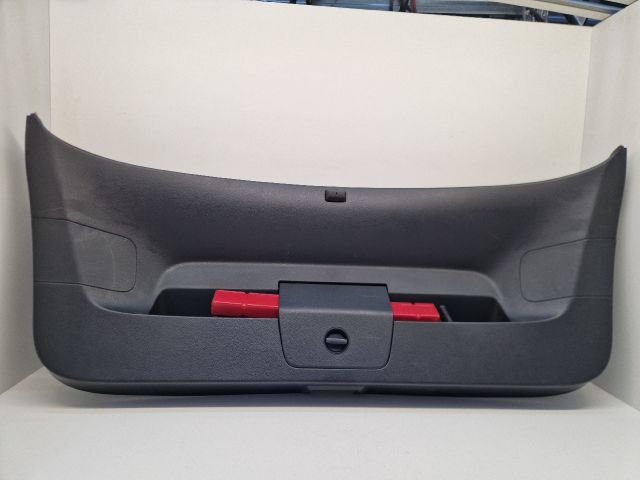 bontott VW GOLF VII Csomagtérajtó Burkolat Felső