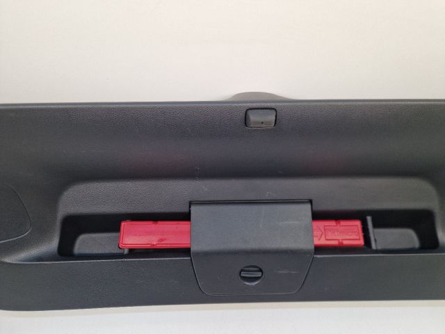 bontott VW GOLF VII Csomagtérajtó Burkolat Felső