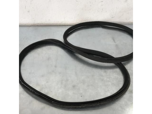 bontott VW GOLF VII Csomagtérajtó Gumikéder