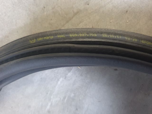 bontott VW GOLF VII Csomagtérajtó Gumikéder