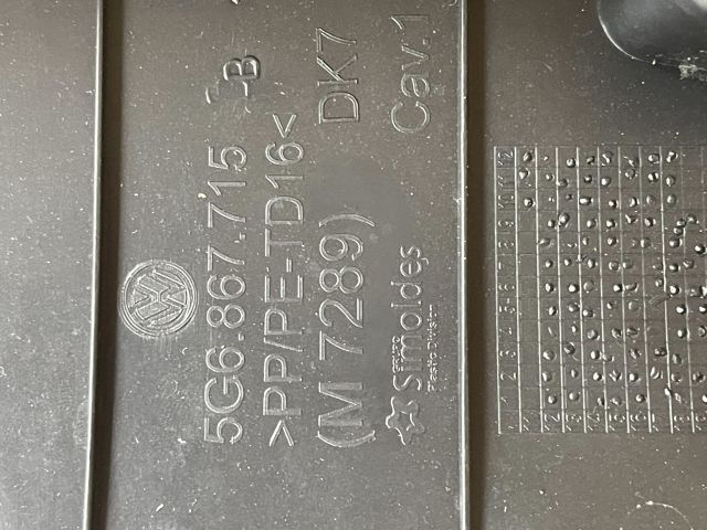 bontott VW GOLF VII Csomagtérajtó Kárpit