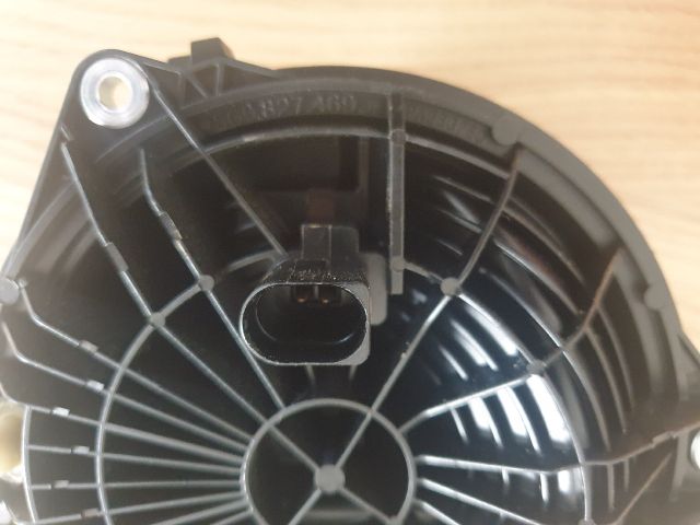 bontott VW GOLF VII Csomagtérajtó Kilincs