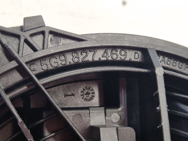 bontott VW GOLF VII Csomagtérajtó Kilincs