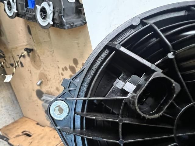 bontott VW GOLF VII Csomagtérajtó Kilincs