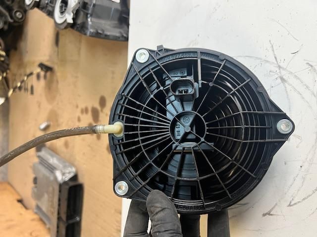 bontott VW GOLF VII Csomagtérajtó Kilincs