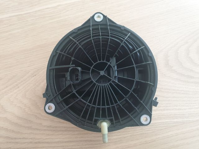 bontott VW GOLF VII Csomagtérajtó Kilincs