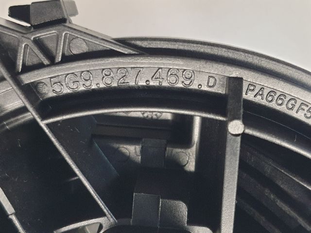 bontott VW GOLF VII Csomagtérajtó Kilincs