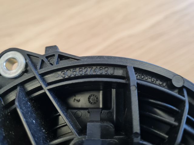 bontott VW GOLF VII Csomagtérajtó Kilincs