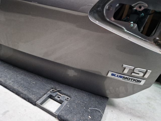 bontott VW GOLF VII Csomagtérajtó (Részeivel)