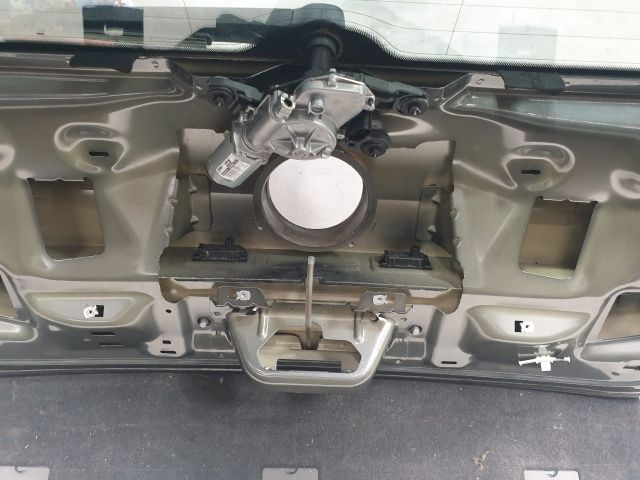 bontott VW GOLF VII Csomagtérajtó (Részeivel)