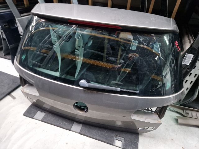 bontott VW GOLF VII Csomagtérajtó (Részeivel)