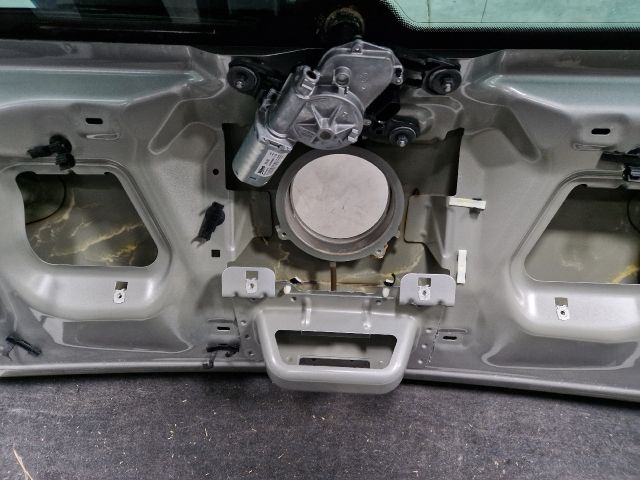 bontott VW GOLF VII Csomagtérajtó (Részeivel)