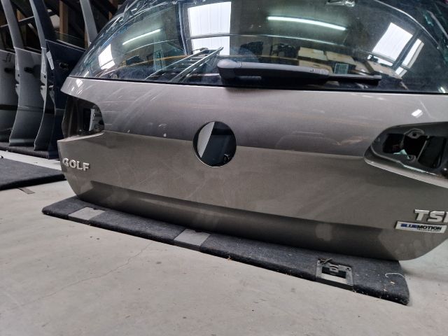 bontott VW GOLF VII Csomagtérajtó (Részeivel)