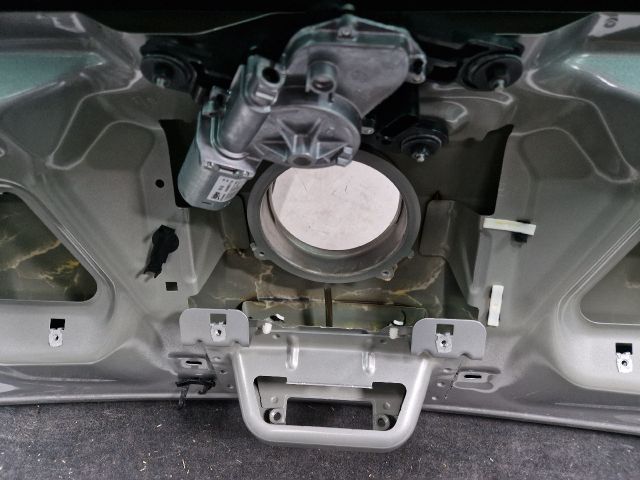 bontott VW GOLF VII Csomagtérajtó (Részeivel)