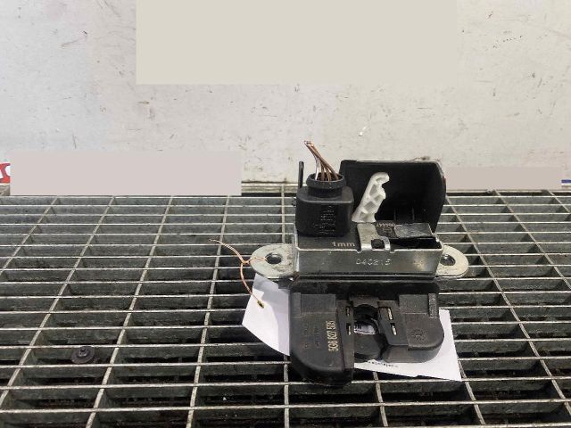 bontott VW GOLF VII Csomagtérajtó Ütköző