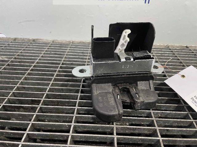 bontott VW GOLF VII Csomagtérajtó Ütköző