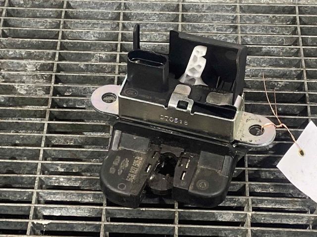 bontott VW GOLF VII Csomagtérajtó Ütköző