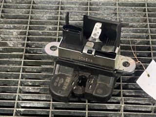 bontott VW GOLF VII Csomagtérajtó Ütköző