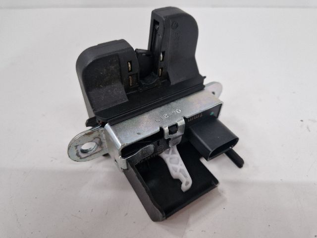 bontott VW GOLF VII Csomagtérajtó Zárszerkezet