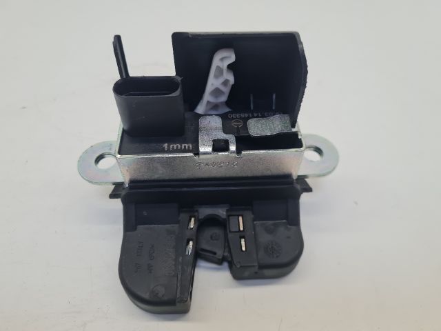 bontott VW GOLF VII Csomagtérajtó Zárszerkezet