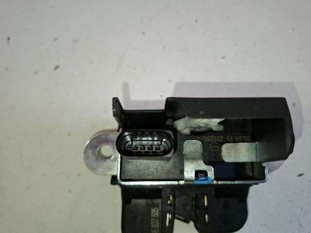 bontott VW GOLF VII Csomagtérajtó Zárszerkezet