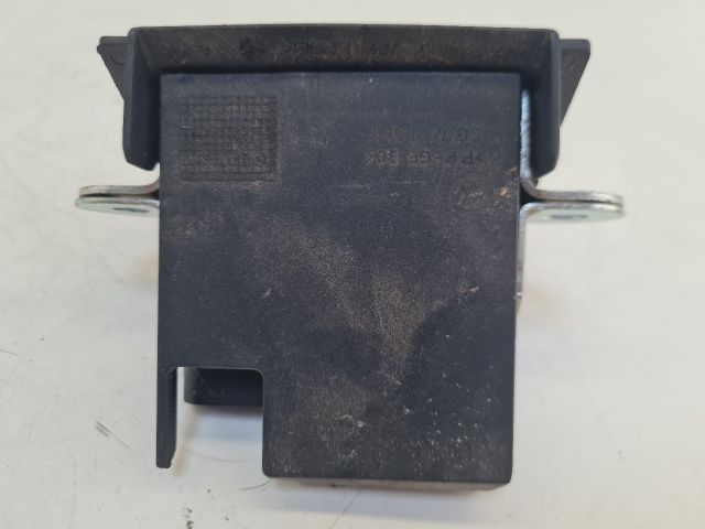 bontott VW GOLF VII Csomagtérajtó Zárszerkezet