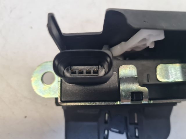 bontott VW GOLF VII Csomagtérajtó Zárszerkezet