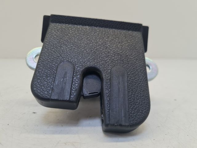 bontott VW GOLF VII Csomagtérajtó Zárszerkezet