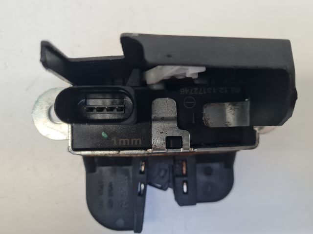 bontott VW GOLF VII Csomagtérajtó Zárszerkezet