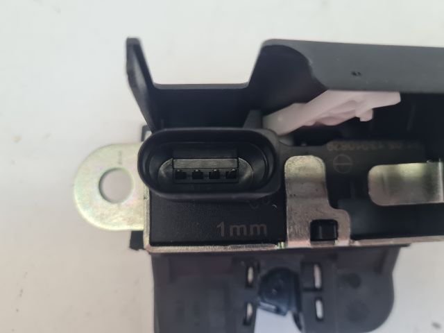 bontott VW GOLF VII Csomagtérajtó Zárszerkezet